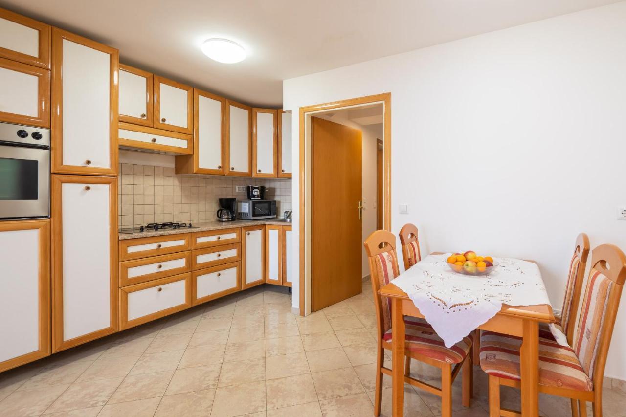 Sunny Vista Apartment Omiš Esterno foto